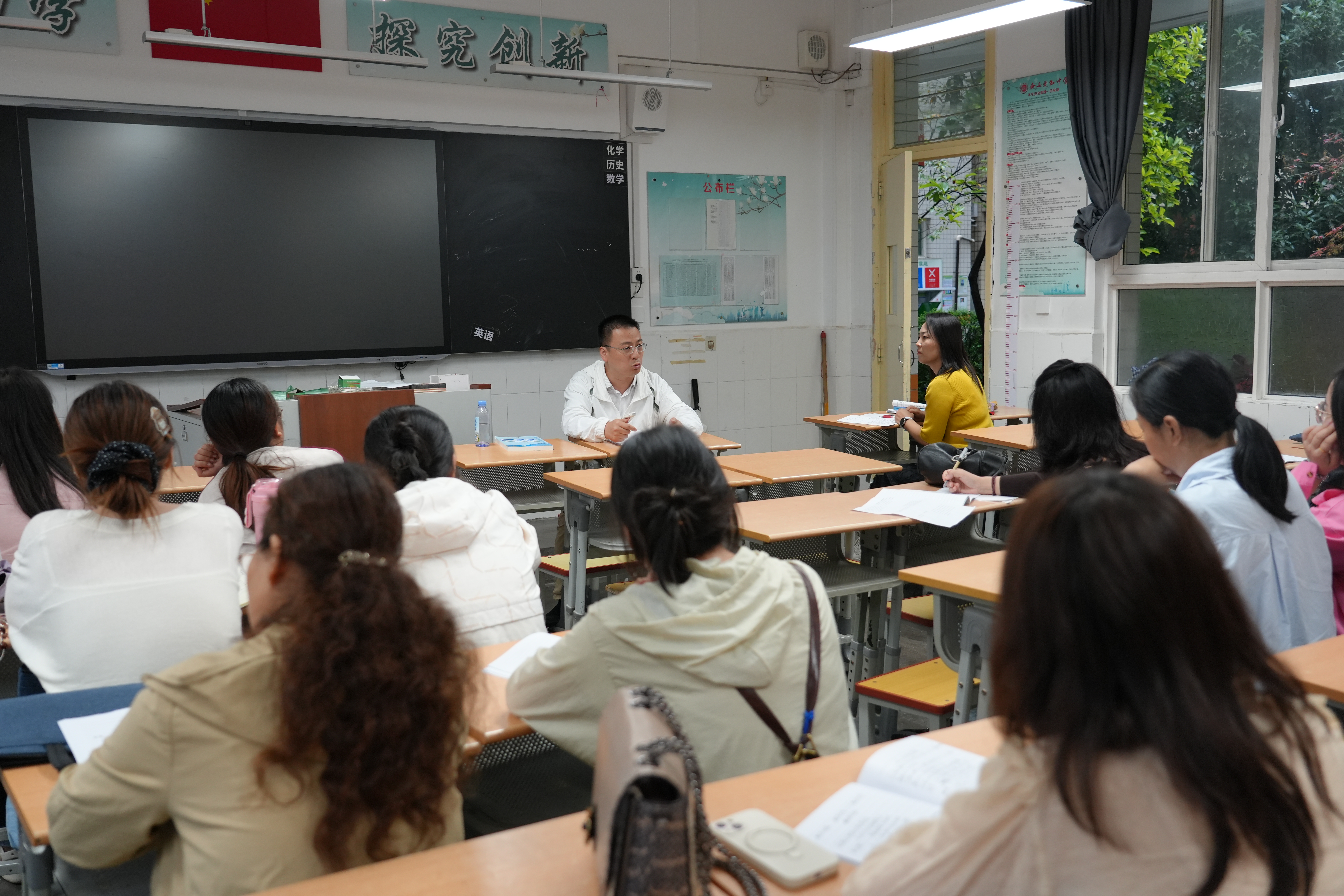 研讨1.JPG 研讨1.JPG