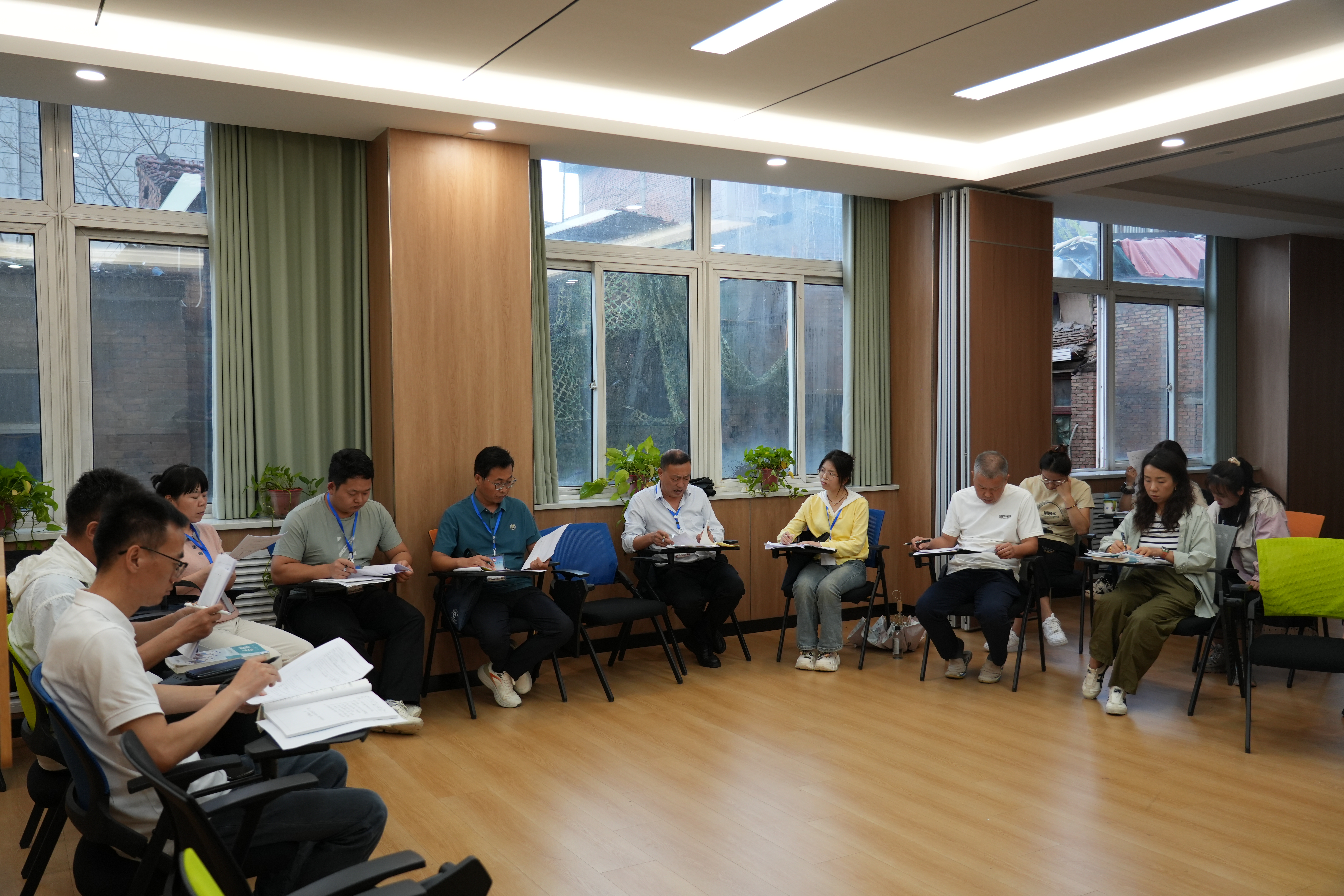 研讨4.JPG 研讨4.JPG